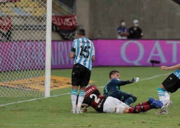 Conmebol aplica multa ao Flamengo após eliminação na Libertadores e tira mais dinheiro dos cofres do clube