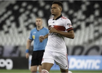 Rodrigo Muniz está de volta ao Flamengo e sendo muito elogiado: ‘Incomoda bastante os zagueiros’