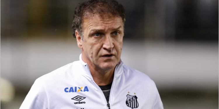 Para jogo contra o Flamengo, Cuca fará modificações no meio-campo e também na zaga