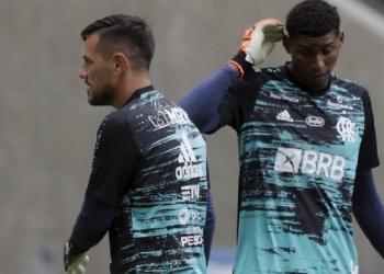 Com saída de Diego Alves, Flamengo não deve contratar outro goleiro e apostará todas as fichas em joia da base