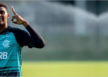Comentarista acredita que Neneca tem sido ‘responsável’ por Flamengo não querer renovar com Diego Alves