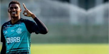 Comentarista acredita que Neneca tem sido ‘responsável’ por Flamengo não querer renovar com Diego Alves