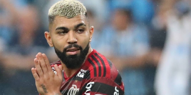 Gabigol busca perpetuar o título de ‘carrasco’ do Santos neste duelo de domingo