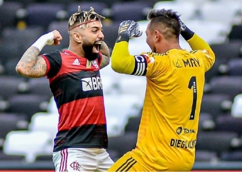 Fim de semana perfeito: Flamengo goleia Santos, vê São Paulo tropeçar e se aproxima da liderança do Brasileirão
