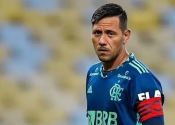 Prestes a deixar o Flamengo, Diego Alves ganha braçadeira de capitão que pode simbolizar luz no fim do túnel
