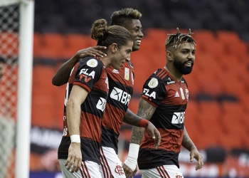 Flamengo tem atuação de gala, vê rivais definhando e se torna o favorito para o Brasileirão, segundo projeção