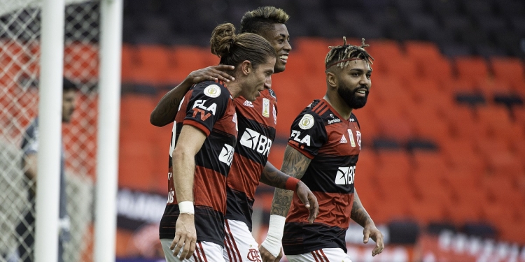 Flamengo tem atuação de gala, vê rivais definhando e se torna o favorito para o Brasileirão, segundo projeção