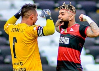Elenco do Flamengo vai contra decisão da diretoria e abraça Diego Alves em apoio ao goleiro
