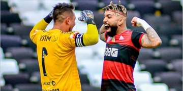 Elenco do Flamengo vai contra decisão da diretoria e abraça Diego Alves em apoio ao goleiro