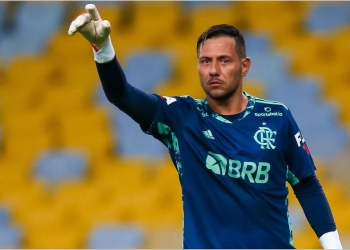 Flamengo tem sugestão de goleiro para substituir Diego Alves, em meio ao clima de despedida