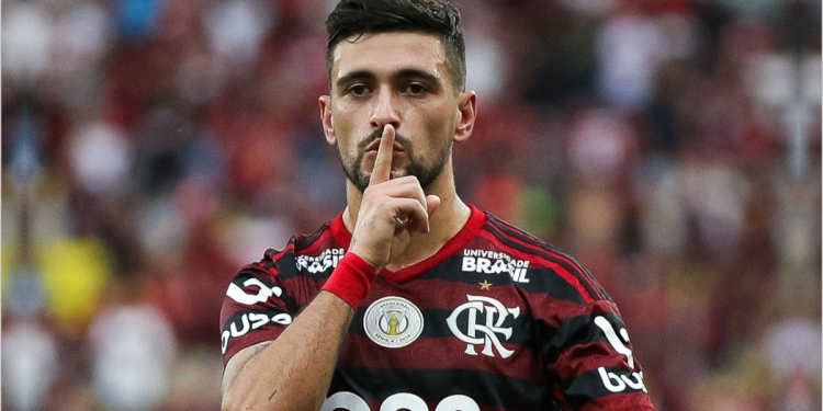 Fifa vira piada nas redes sociais após Arrascaeta perder o Puskás para Son; torcedores estão revoltados