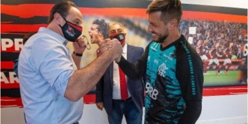 Rogério Ceni agiu com sutileza e Diego Alves renovou o contrato com o Flamengo