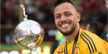 Qual é o novo salário de Diego Alves no Flamengo após renovação do contrato