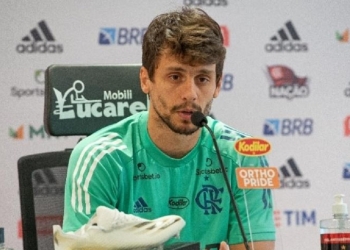 Em coletiva de imprensa, Rodrigo Caio revela sintomas de Covid-19 e causa preocupação na torcida