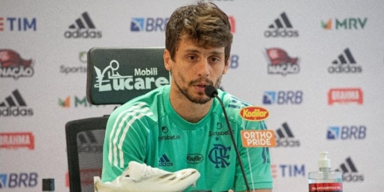 Em coletiva de imprensa, Rodrigo Caio revela sintomas de Covid-19 e causa preocupação na torcida
