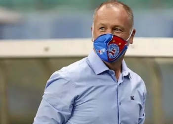 Mano Menezes toma duro gancho e fica de fora do confronto contra o Flamengo pelo Brasileirão