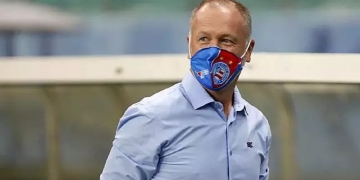 Mano Menezes toma duro gancho e fica de fora do confronto contra o Flamengo pelo Brasileirão