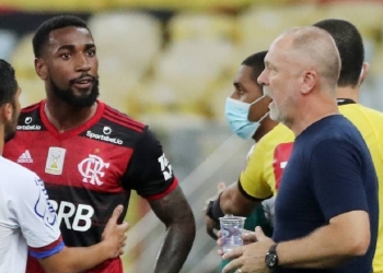 Gerson acusa colombiano do Bahia de ofensas raciais e critica Mano Menezes por provocação: ‘Cala a boca, negro’