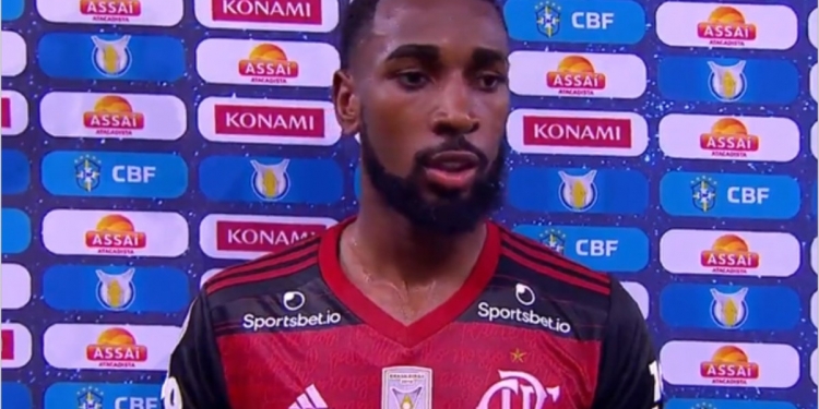 ‘Desumaniza, fere e mata’: Flamengo divulga comunicado condenando racismo contra jogador Gerson