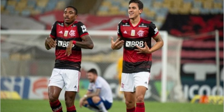 Pedro dá assistência mágica em gol da virada do Flamengo e torcida fica em êxtase