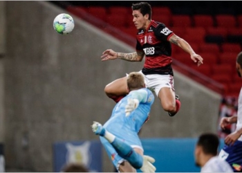Após vitória de virada do Flamengo, Pedro manda recado à torcida e é ovacionado