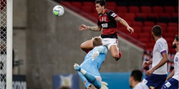 Após vitória de virada do Flamengo, Pedro manda recado à torcida e é ovacionado