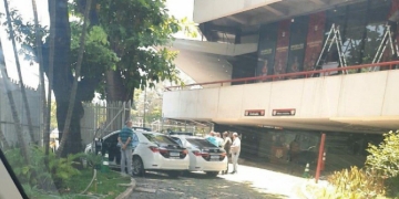 Manhã começa agitada na Gávea com a presença de agentes da Polícia Civil