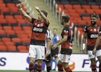 Rogério Ceni ganha reforço de última hora, mas sofre com dois desfalques diante do Fortaleza; Confira a escalação