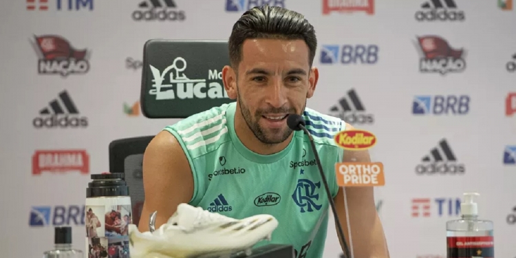 Isla rompe silêncio e fala tudo o que queria sobre Rogério Ceni e Rodrigo Caio