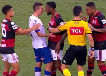 Bahia encomenda laudo e prova mostra que Ramírez não teria chamado jogador do Flamengo de ‘seu negro’