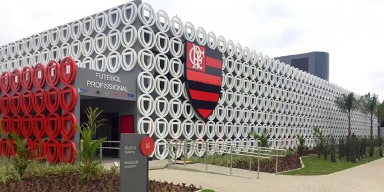 Atacante do Flamengo oficializa acordo com clube da Série B do Campeonato Brasileiro