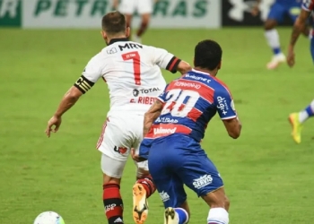 Em noite para ser esquecida, Everton Ribeiro é detonado por torcedores nas redes sociais