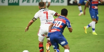 Em noite para ser esquecida, Everton Ribeiro é detonado por torcedores nas redes sociais