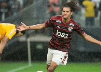 Flamengo abre o jogo e se manifesta pela 1ª vez sobre venda de Willian Arão ao Benfica de Jorge Jesus
