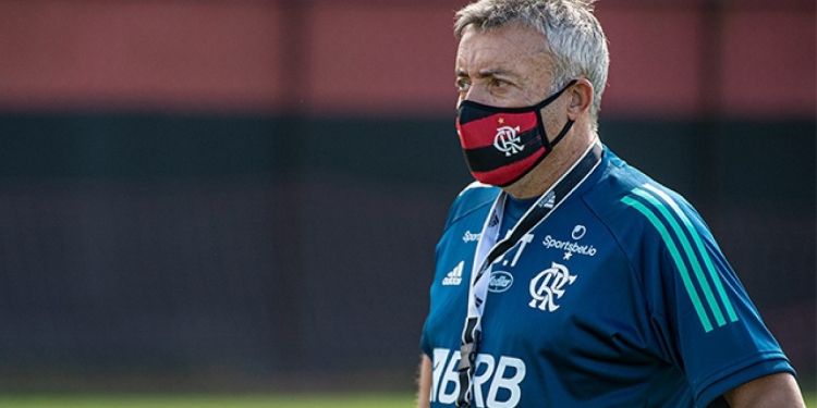 Meses após demissão, Domènec Torrent ainda não assinou rescisão contratual com o Flamengo