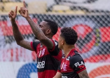 Dor de cabeça para Rogério Ceni: Flamengo tem jogadores pendurados diante do Fluminense pelo Brasileirão