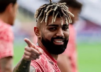 Gabigol ironiza lance em jogo do São Paulo semelhante ao que tomou vermelho contra o Bahia: ‘Vai ser expulso’