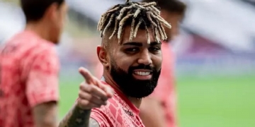 Gabigol ironiza lance em jogo do São Paulo semelhante ao que tomou vermelho contra o Bahia: ‘Vai ser expulso’