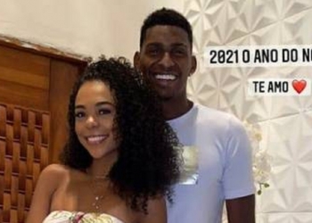 Titular do Flamengo contra o Fluminense, goleiro Hugo Souza reata noivado com farmacêutica