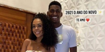 Titular do Flamengo contra o Fluminense, goleiro Hugo Souza reata noivado com farmacêutica