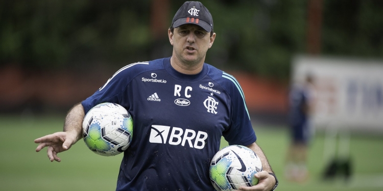 Rogério Ceni ganha reforço de última hora para clássico contra o Fluminense pelo Campeonato Brasileiro