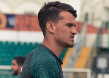 Zagueiro formado no Flamengo anuncia sua precoce aposentadoria aos 23 anos após série de cirurgias malsucedidas