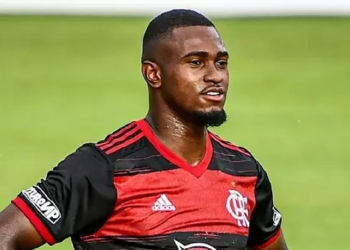 Jogador afastado do Flamengo por mau comportamento é reintegrado ao time e deve ser titular contra o Fluminense