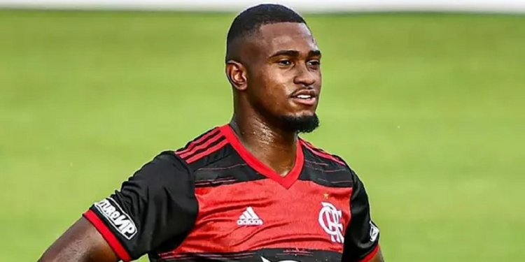 Jogador afastado do Flamengo por mau comportamento é reintegrado ao time e deve ser titular contra o Fluminense