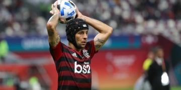 Presidente de clube da Série A do Brasileirão garante que vai contratar o lateral Rafinha, ex-Flamengo