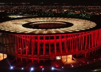 Flamengo estuda mandar jogo contra o Palmeiras no Mané Garrincha; delegação ficaria longe do Rio por uma semana