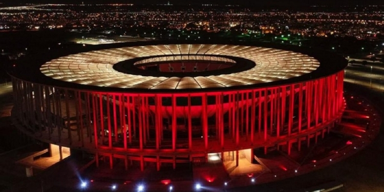 Flamengo estuda mandar jogo contra o Palmeiras no Mané Garrincha; delegação ficaria longe do Rio por uma semana