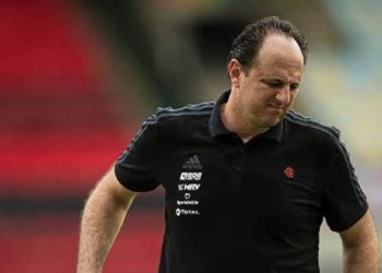 Torcida do Flamengo perde a paciência e pede demissão de Rogério Ceni após derrota para o Ceará