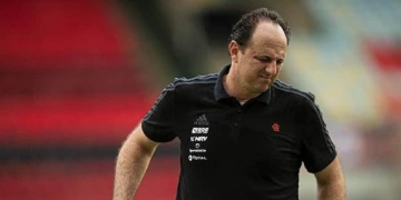 Torcida do Flamengo perde a paciência e pede demissão de Rogério Ceni após derrota para o Ceará