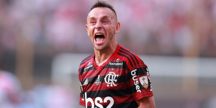 Rafinha, ex-Flamengo, está perto de retornar para a Alemanha